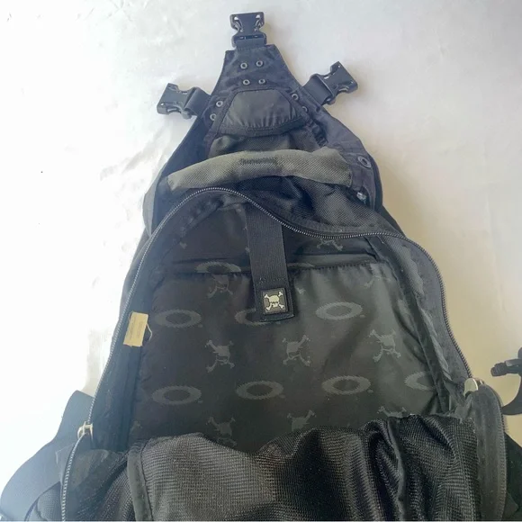 Vintage Oakley Icon 3.0 Tactical Backpack Y2K Black Nylon Skull Rare Streetwear - Picture 5 of 10
